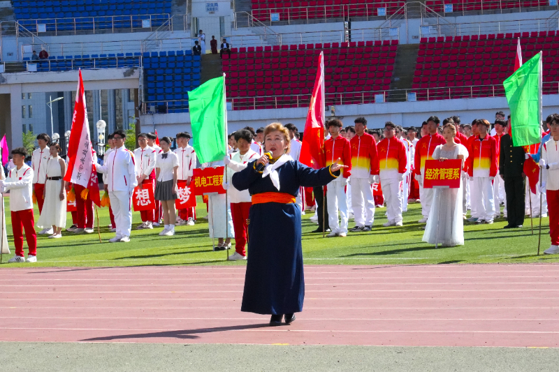 民族舞蹈单人特写.JPG